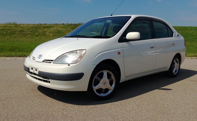 Toyota Prius 1997: Đánh Giá Chi Tiết Mẫu Xe Hybrid Đầu Tiên