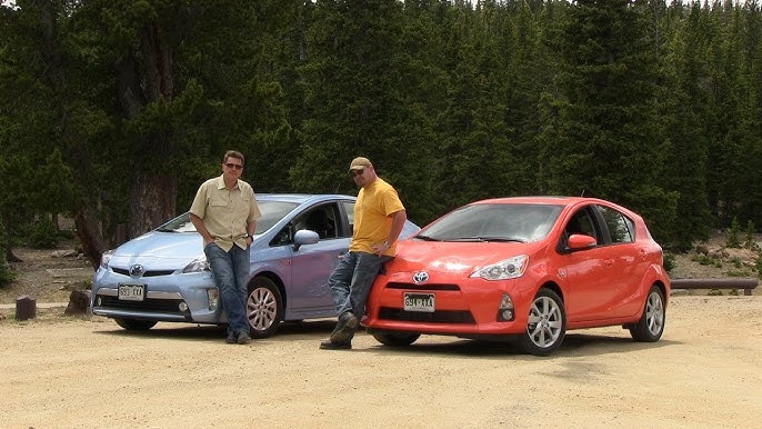 Đánh Giá Chi Tiết Nội Ngoại Thất Toyota Prius 2012: Ưu và Nhược Điểm