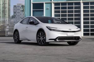 toyota prius alpha 3