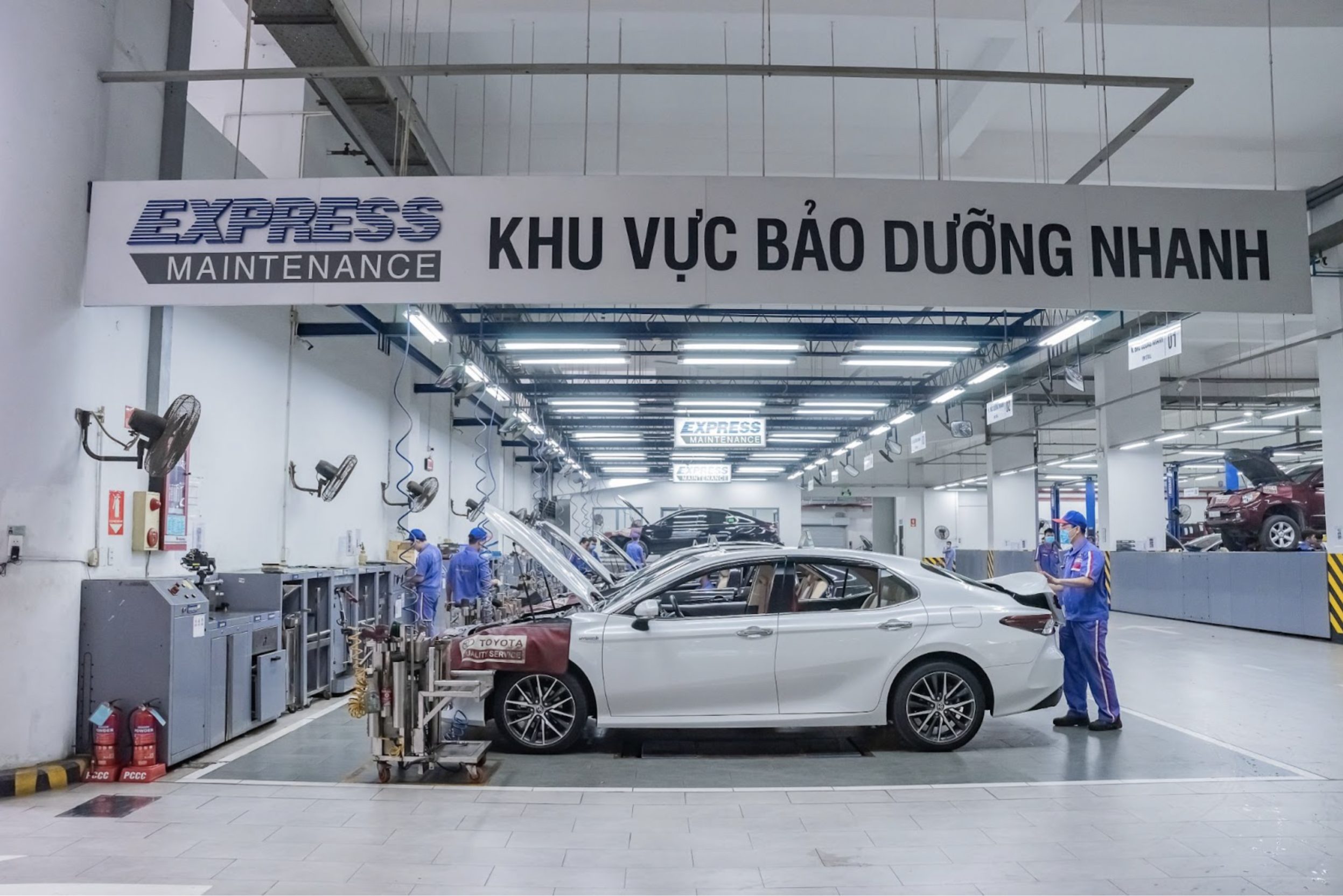 Kinh Nghiệm Sử Dụng Toyota Prius Hybrid: Tiết Kiệm Nhiên Liệu & Bảo Dưỡng