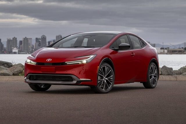 Đánh Giá Chi Tiết Toyota Prius Hybrid Mới: Ưu Điểm, Nhược Điểm và Thông Số Kỹ Thuật