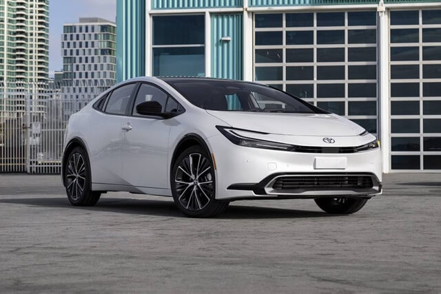 Toyota Prius Plus: So Sánh Chi Tiết với Các Phiên Bản Prius Khác và Đối Thủ Cạnh Tranh