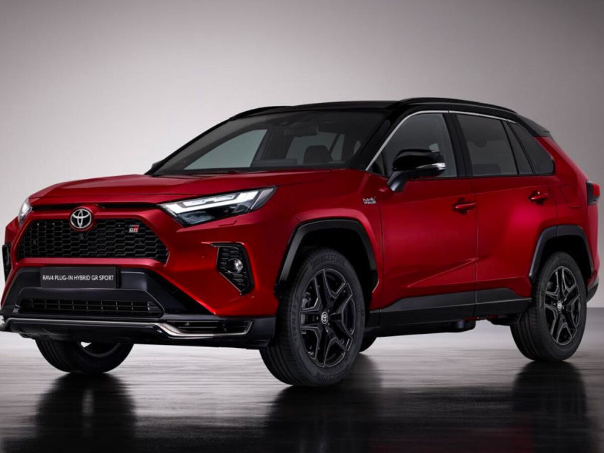 So Sánh Toyota RAV4 Với Các Đối Thủ SUV 7 Chỗ: Lựa Chọn Nào Tốt Hơn?  Đặt Toyota RAV4 lên bàn cân so sánh với các mẫu SUV 7 chỗ cạnh tranh như Mitsubishi Outlander, Hyundai Santa Fe, Kia Sorento để tìm ra lựa chọn tối ưu.
