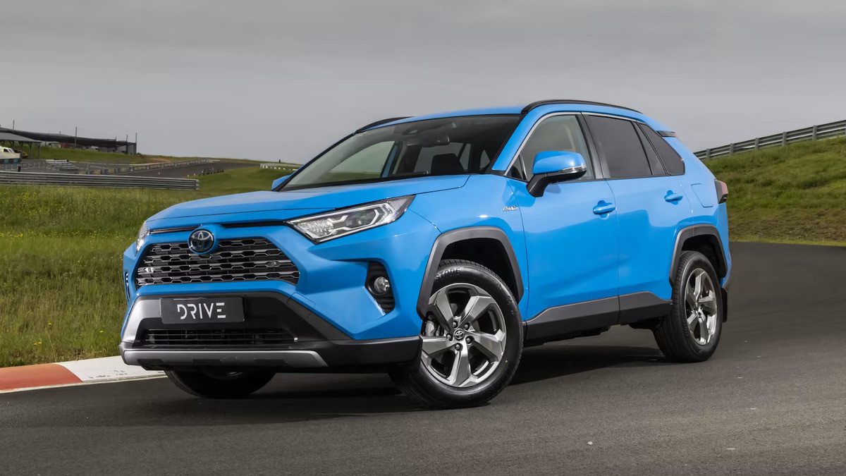 Đánh giá từ chuyên gia và người dùng về Toyota RAV4 Hybrid