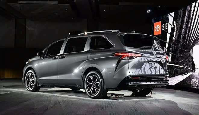Trang Bị An Toàn và Tiện Nghi Cao Cấp: Điểm Nổi Bật Của Toyota Sienna 2025 Limited (Phân tích chi tiết các tính năng an toàn chủ động và thụ động, cùng với các tiện nghi giải trí và hỗ trợ người lái hiện đại, tạo nên trải nghiệm lái xe an toàn và thoải mái trên Toyota Sienna 2025 Limited.)