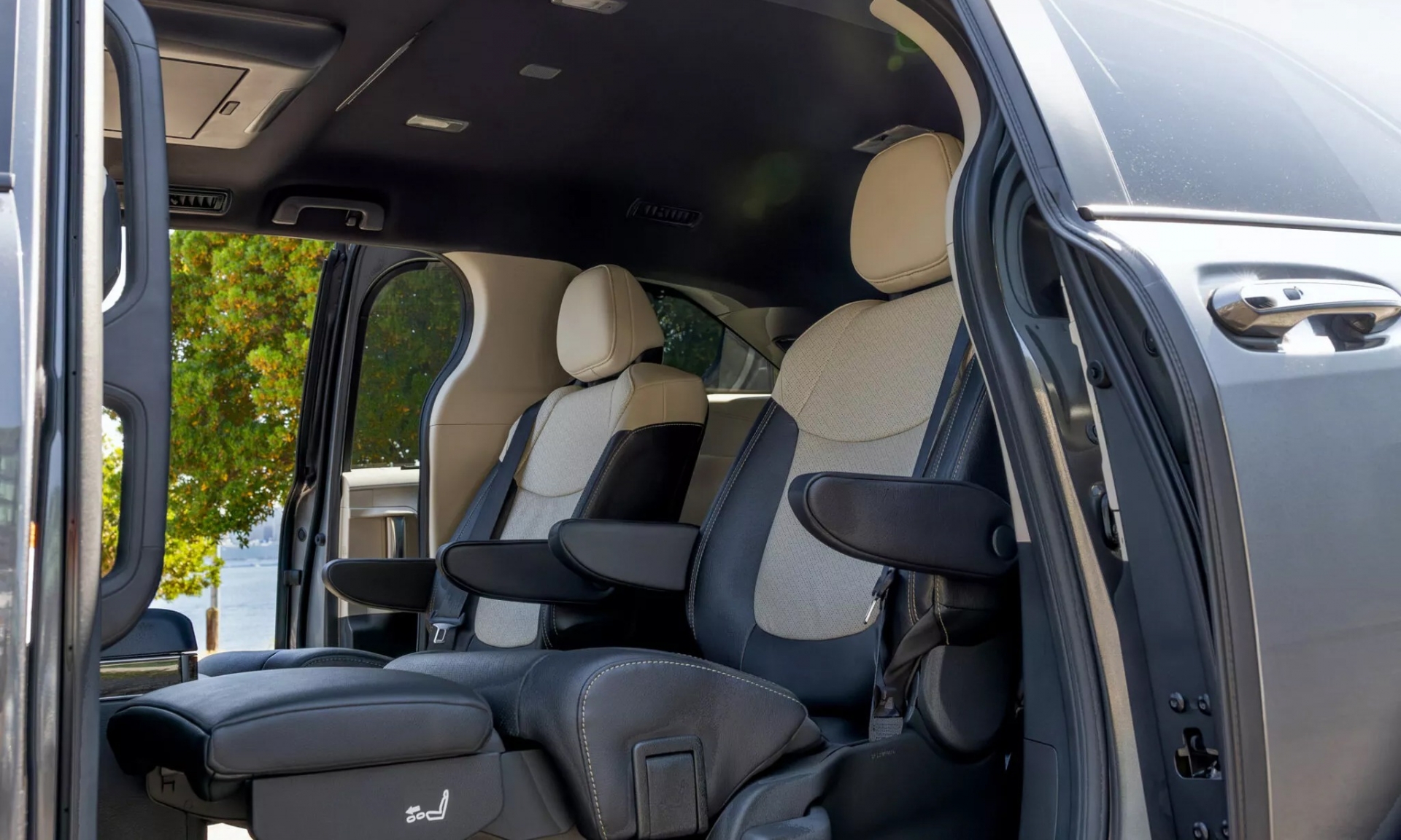 Trang Bị An Toàn và Công Nghệ Hỗ Trợ Lái Xe Tiên Tiến trên Toyota Sienna 2025