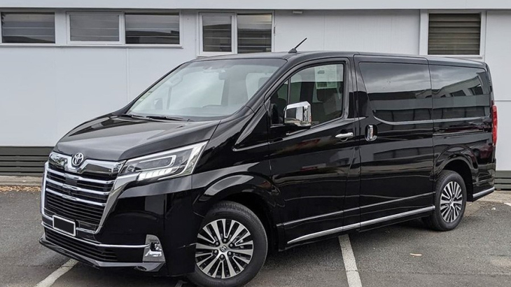 Toyota Sienna Granvia: Phân Tích Chi Tiết và So Sánh Đầy Đủ