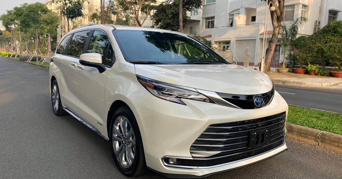 toyota sienna hybrid 2021 4