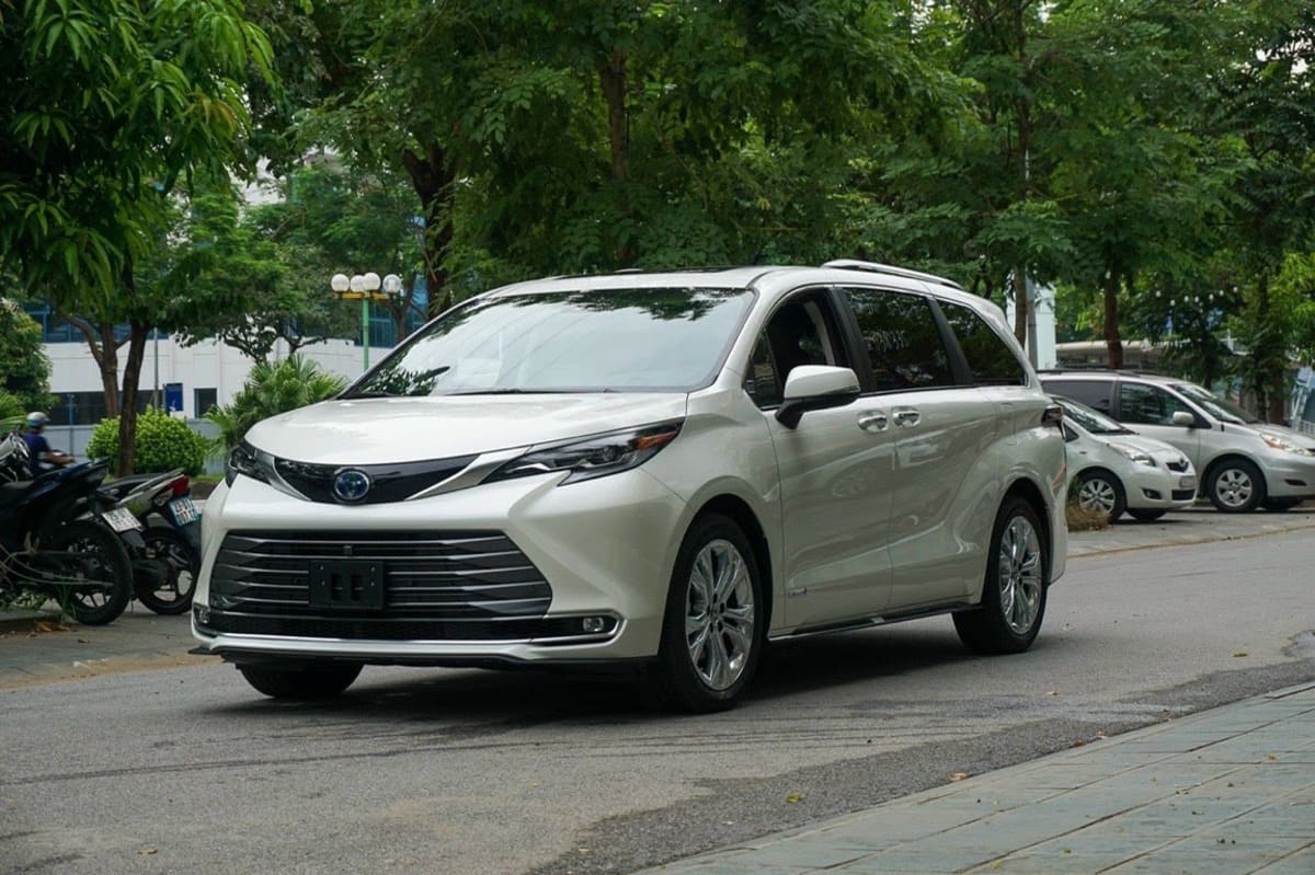 Toyota Sienna Price: Giá Bán, So Sánh, Đánh Giá & Ưu Đãi Tốt Nhất! 1 Toyota Sienna Giá Bao Nhiêu: Tổng Quan Về Các Phiên Bản và Giá Niêm Yết