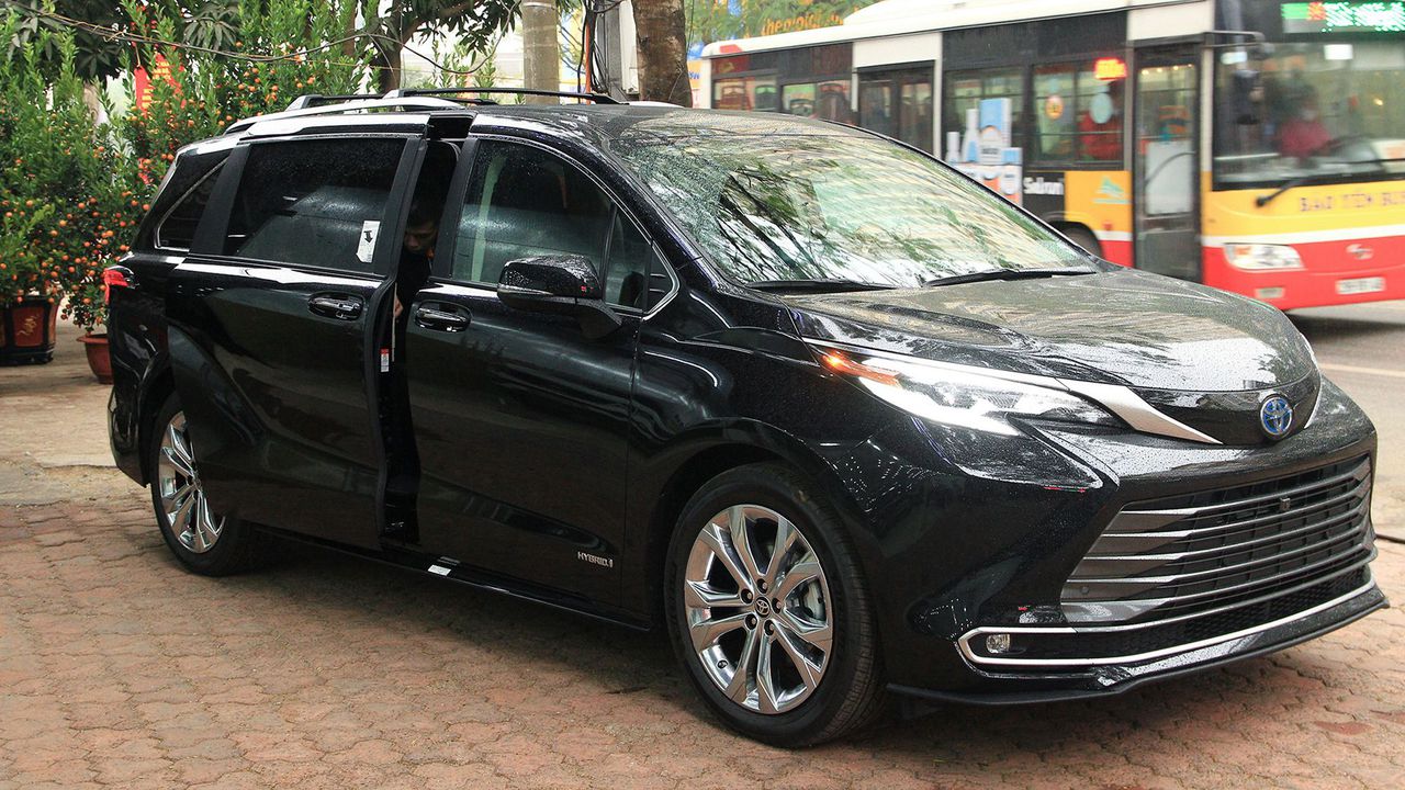 Toyota Sienna Price: Giá Bán, So Sánh, Đánh Giá & Ưu Đãi Tốt Nhất! 4 Các Yếu Tố Ảnh Hưởng Đến Giá Xe Toyota Sienna: Phiên Bản, Trang Bị, Năm Sản Xuất