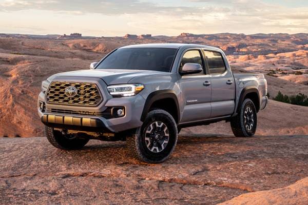 Đánh giá khả năng vận hành của Toyota Tacoma 2022 trên các địa hình khác nhau (Tìm hiểu về động cơ mạnh mẽ, hệ thống treo linh hoạt và khả năng vượt địa hình ấn tượng của Toyota Tacoma 2022 trong các điều kiện lái xe khác nhau.)