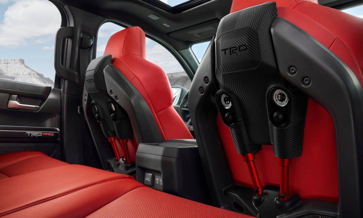 Toyota Tacoma Interior: Các Tính Năng Tiện Nghi và Công Nghệ (So Sánh với Đối Thủ)