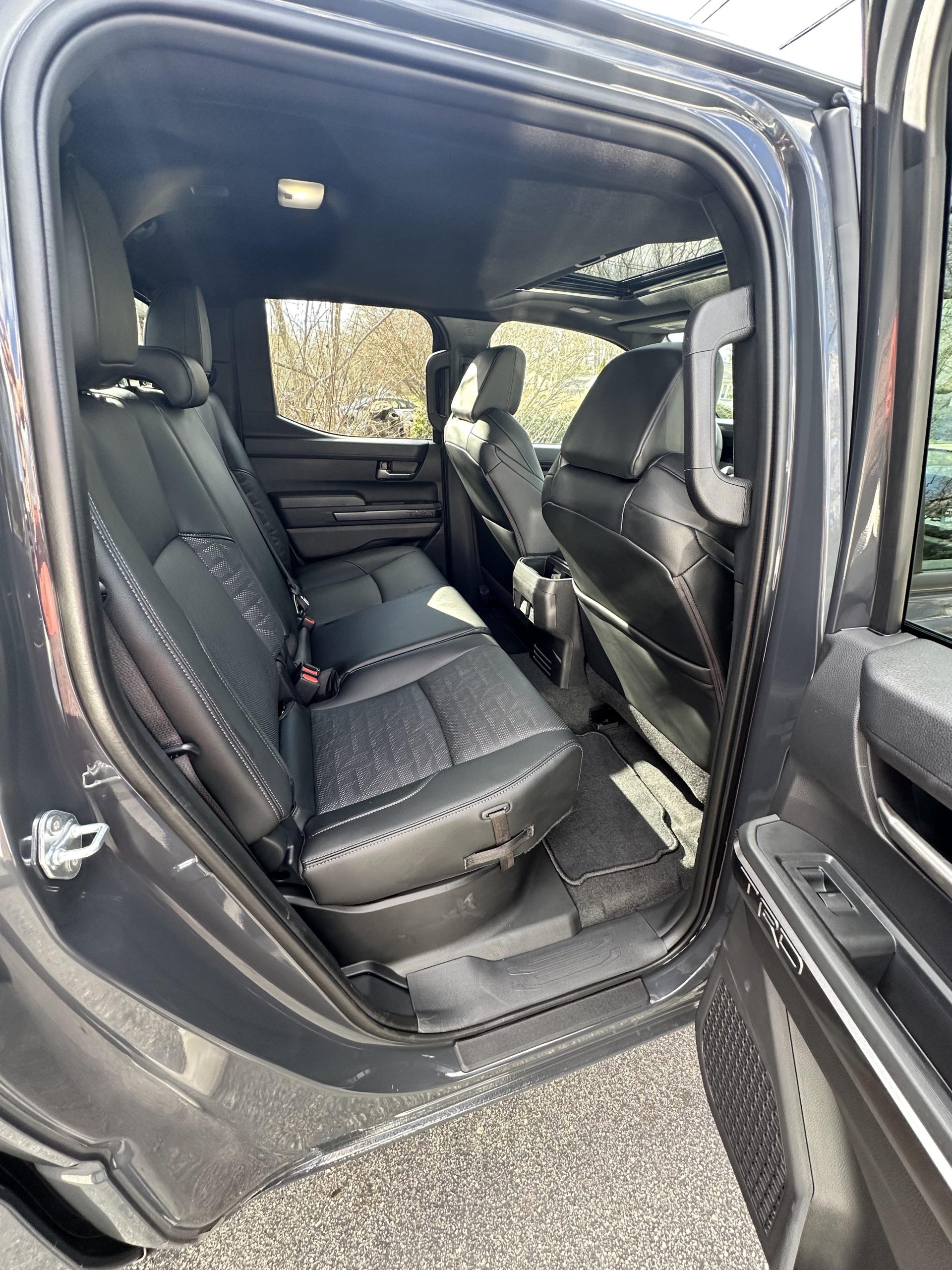 Thiết Kế Nội Thất Toyota Tacoma: Phong Cách, Công Thái Học và Tính Thực Tế