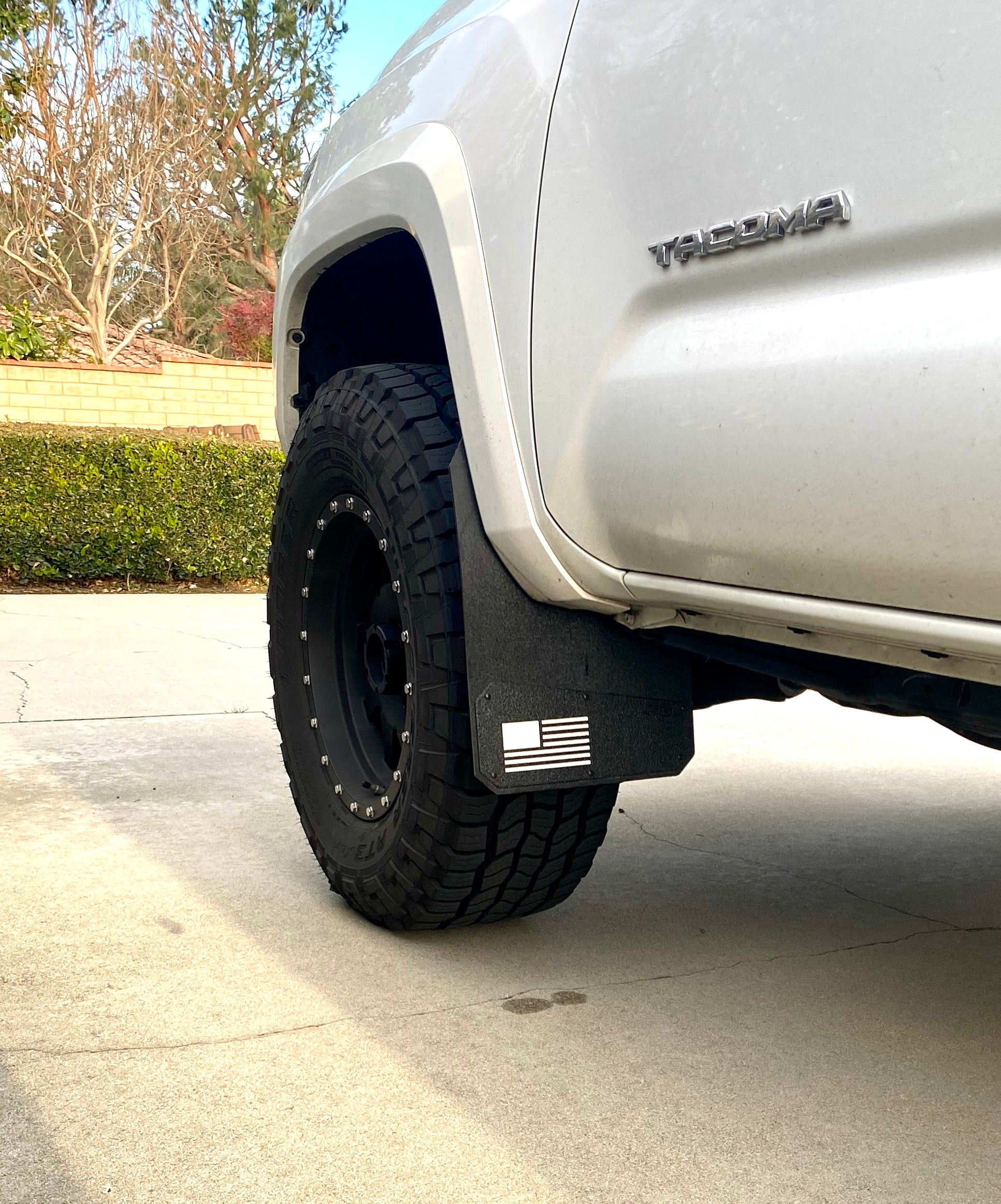 Mud Flaps Toyota Tacoma: Nên Chọn Loại Có Lỗ Hay Không Lỗ?