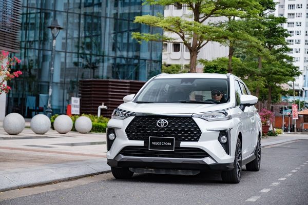 Đánh giá chi tiết về thiết kế ngoại thất và nội thất Toyota Veloz Cross 2024