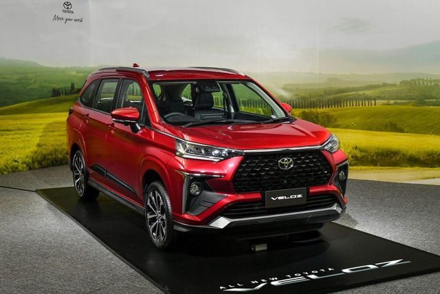 So Sánh Toyota Veloz Cross 2024 Màu Đỏ với Các Đối Thủ Cạnh Tranh