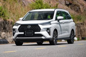toyota veloz cross gia lan banh 3