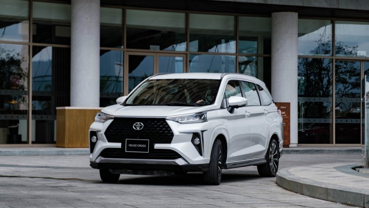 Thông số kỹ thuật Toyota Veloz Cross Top 2025: So sánh với các đối thủ cạnh tranh