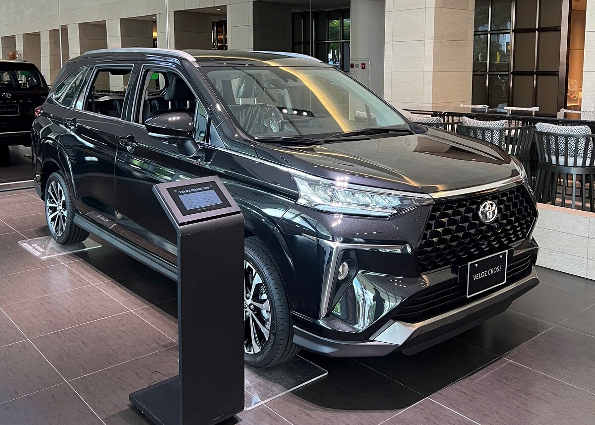 Tư Vấn Chọn Mua Toyota Veloz Màu Đen: Kinh Nghiệm Từ Người Dùng (Tổng hợp kinh nghiệm thực tế từ người dùng về việc chọn mua, sử dụng, và bảo dưỡng Toyota Veloz màu đen, giúp người dùng có cái nhìn khách quan nhất.)