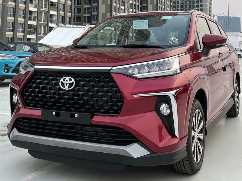 Toyota Veloz Màu Đỏ: Đánh Giá Chi Tiết và Giá Bán Cập Nhật (2024)