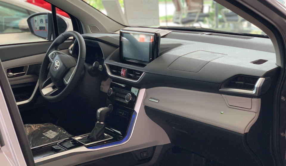 Thiết Kế Ngoại Thất và Nội Thất Toyota Veloz Số Sàn: Đánh Giá Chi Tiết