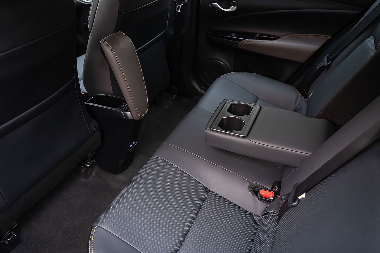 Nội Thất Toyota Vios 1.8G 2024: Tiện Nghi Hơn, Sang Trọng Hơn?