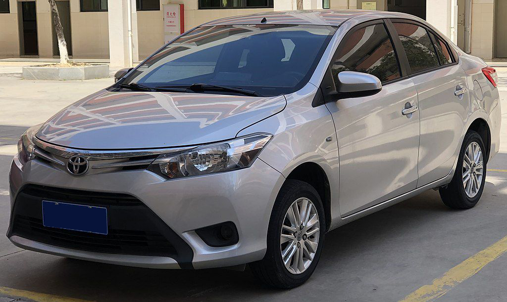 So sánh giá Toyota Vios 2006 với các đối thủ cùng phân khúc