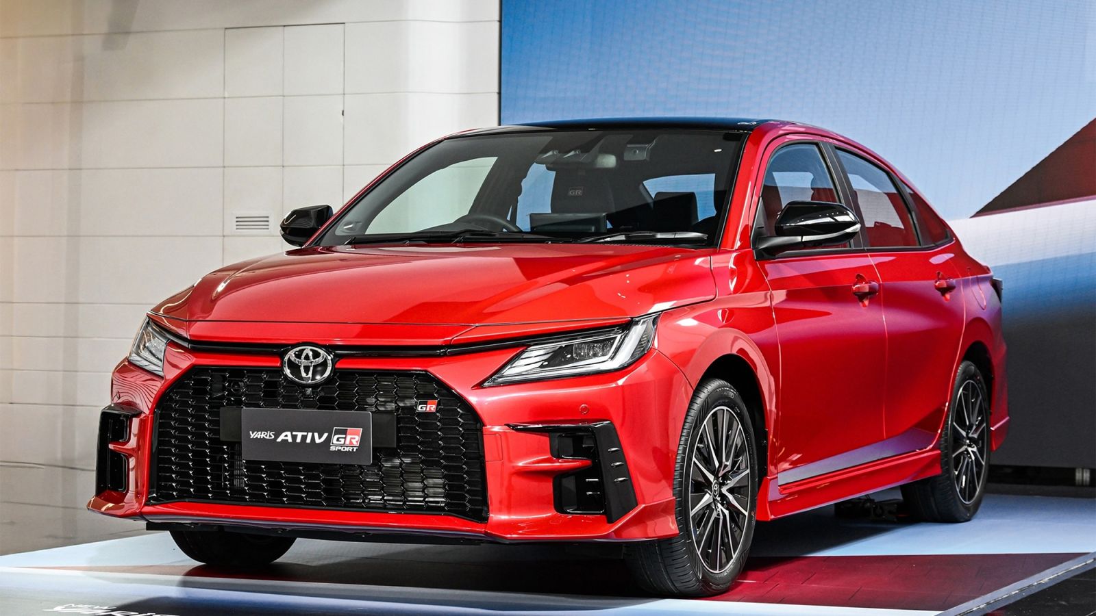 So Sánh Giá Toyota Vios Hybrid với Các Đối Thủ Cạnh Tranh