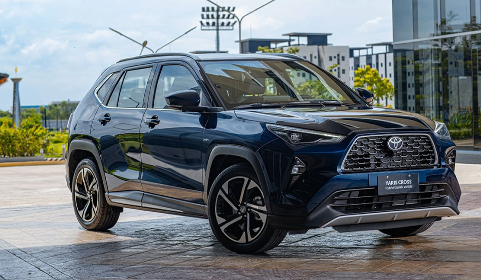 Vì sao Toyota Yaris Cross màu đen được ưa chuộng? (Phân tích sức hút của màu đen trên dòng xe Yaris Cross, đánh giá yếu tố thẩm mỹ, phong thủy, và các yếu tố khác ảnh hưởng đến quyết định mua xe của người dùng.)