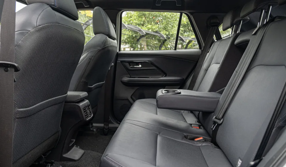 Đánh Giá Chi Tiết Nội Thất Toyota Yaris Cross: Tiện Nghi, Thiết Kế & Không Gian