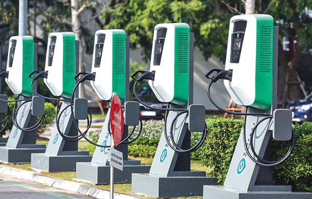 Hạ tầng và mạng lưới trạm sạc công cộng cho MercedesBenz EQ tại Việt Nam