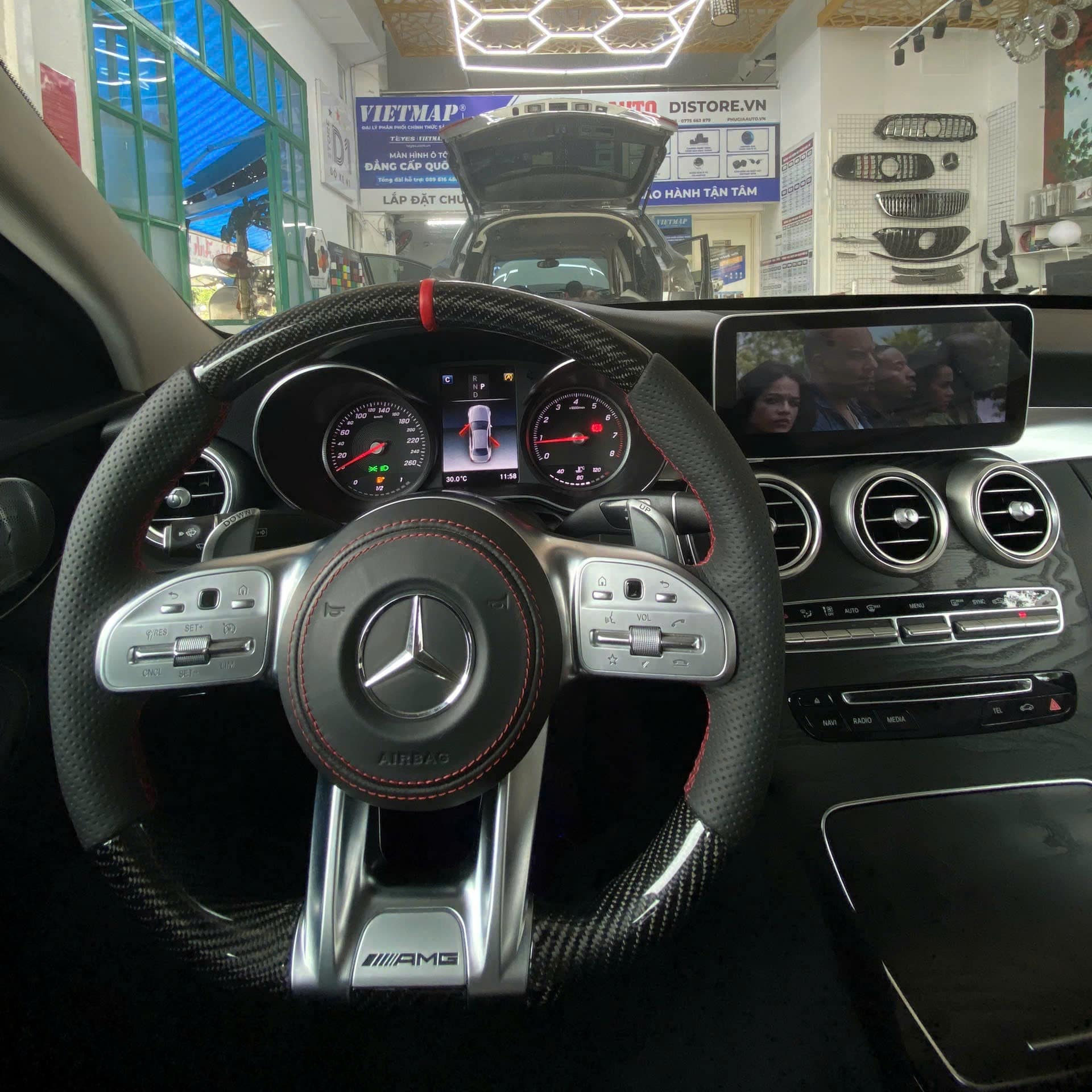 Những Hình Ảnh Lái Xe Mercedes Đẹp Nhất: Cảm Hứng Từ Mọi Hành Trình