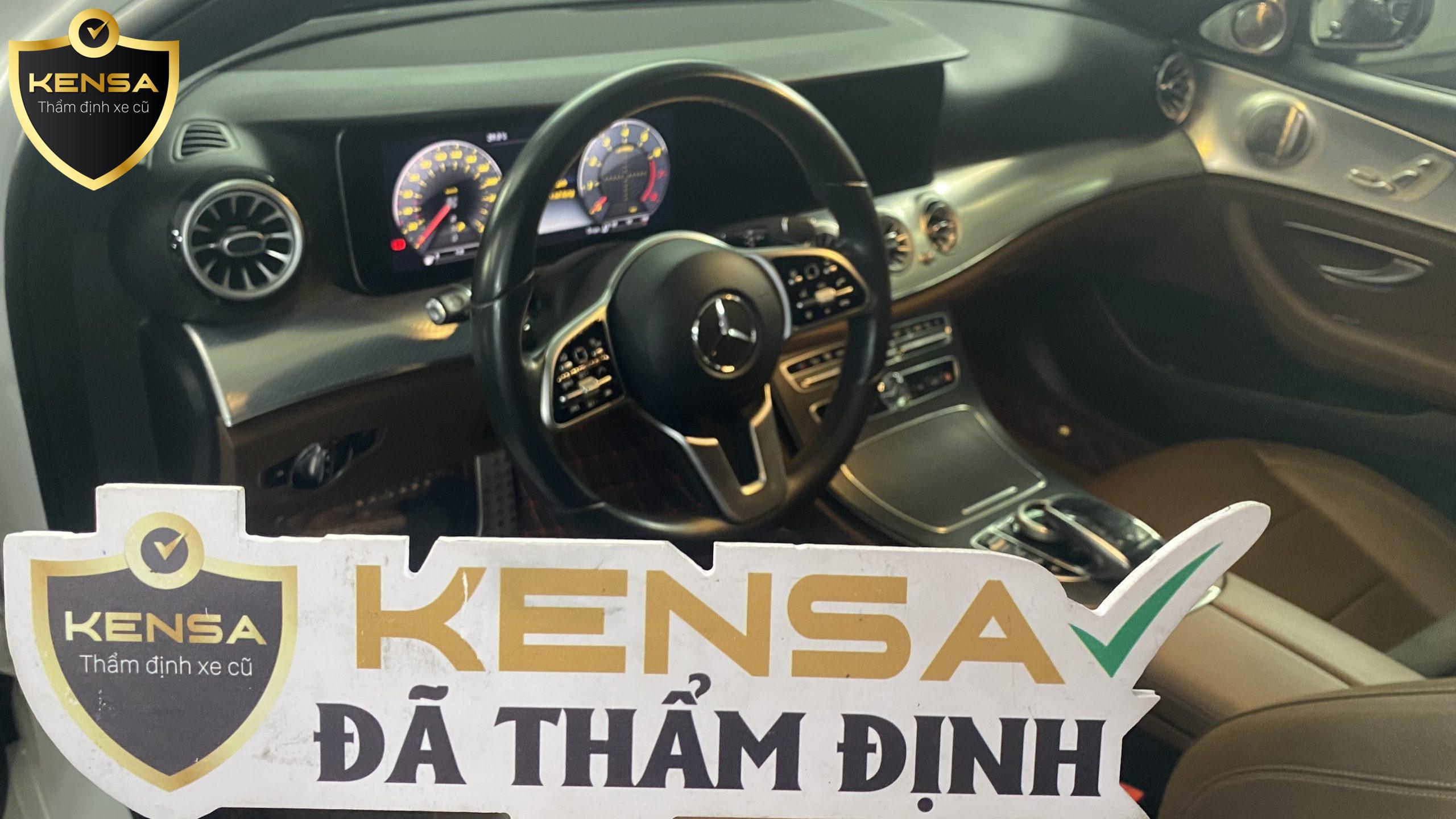 Khám phá vô lăng Mercedes C200 qua các thế hệ: Từ Cũ đến Mới