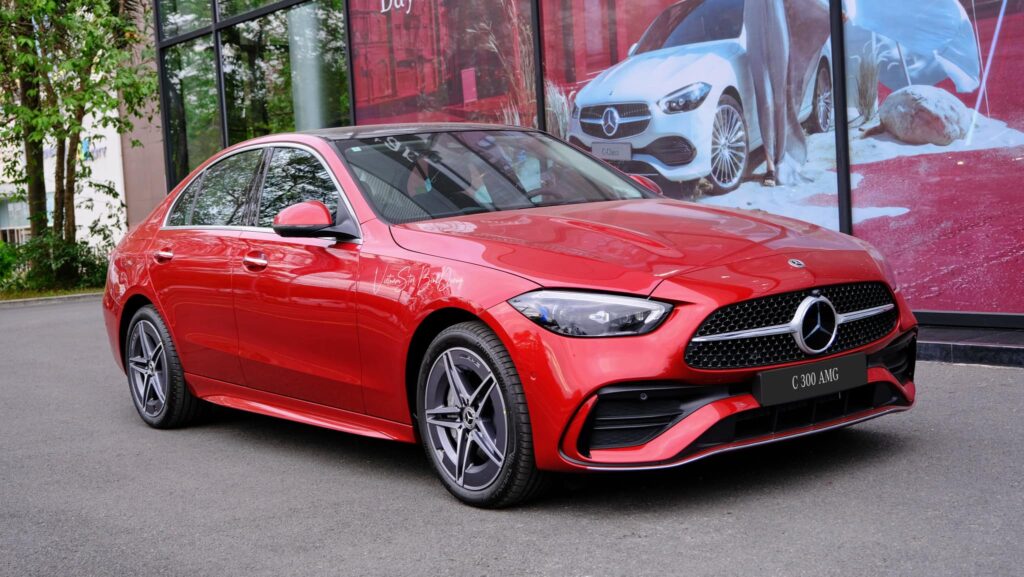 Phân Tích Hiệu Suất Động Cơ, Vận Hành Và Hệ Thống An Toàn Trên Xe Khách Mercedes 16 Chỗ