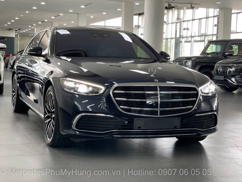 Xe Mercedes Màu Đen: Vẻ Đẹp Đẳng Cấp và Sức Hút Không Thể Chối Từ