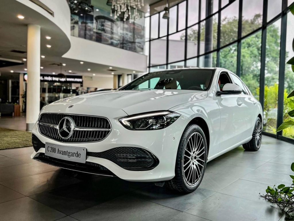 Lưu Ý Quan Trọng Khi Mua Xe Mercedes Màu Trắng