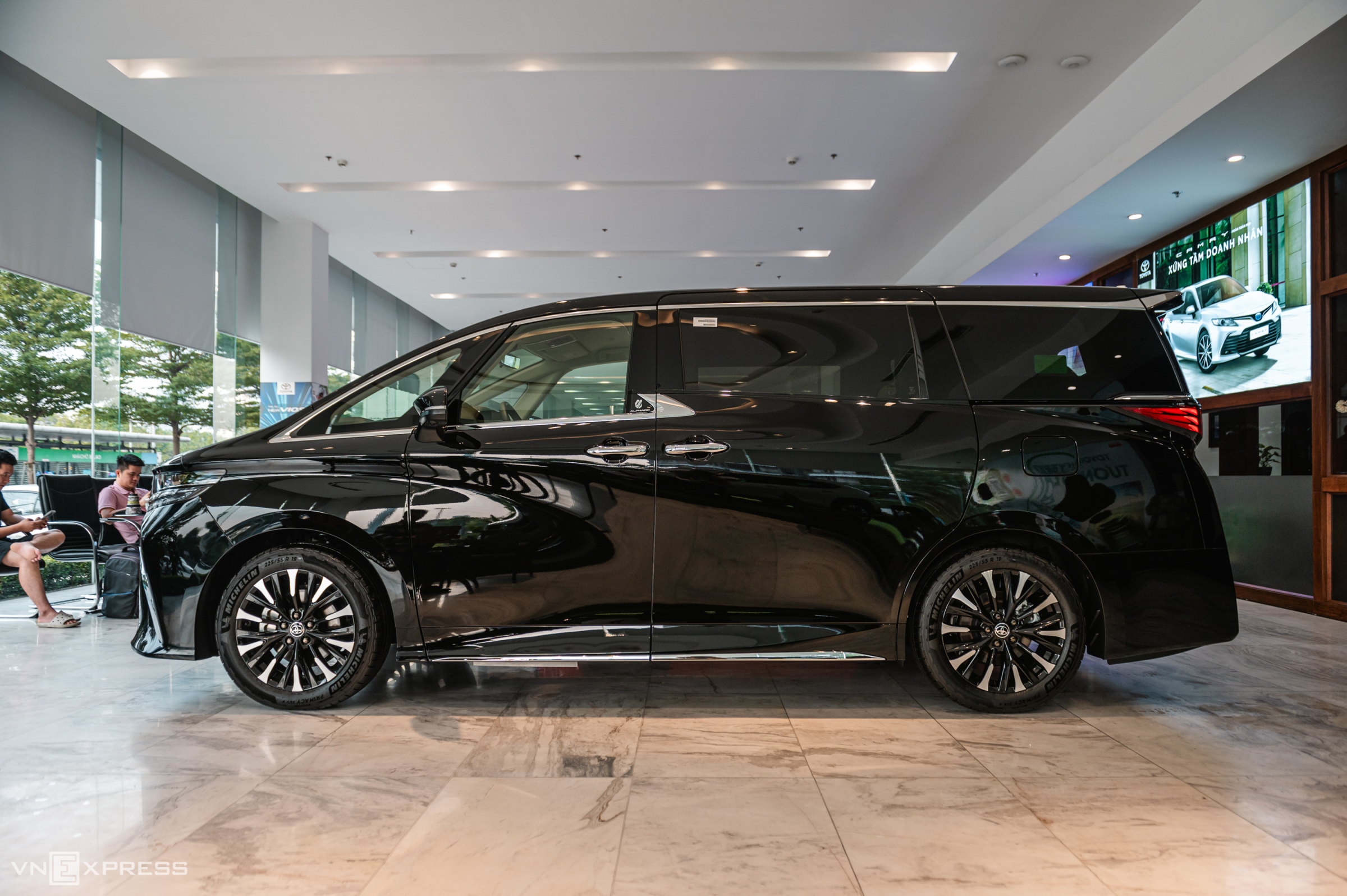 Toyota Alphard 2022: Đánh Giá Chi Tiết Từ A Đến Z (Giá, Thông Số, Ưu Nhược Điểm)