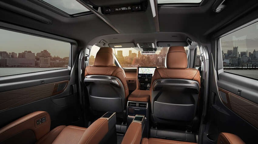 Giá xe Toyota Alphard 2023: Cập nhật mới nhất & Phân tích chi phí lăn bánh (User Intent: Tìm kiếm giá và chi phí liên quan)