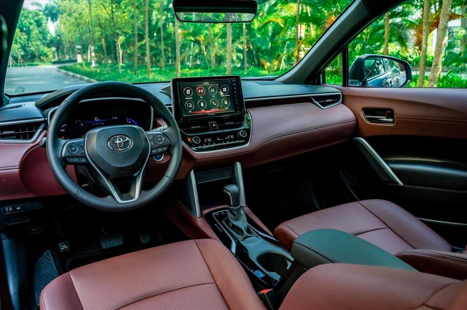 Thiết kế ngoại thất và nội thất Toyota Corolla Cross 2023: Đột phá hay quen thuộc?