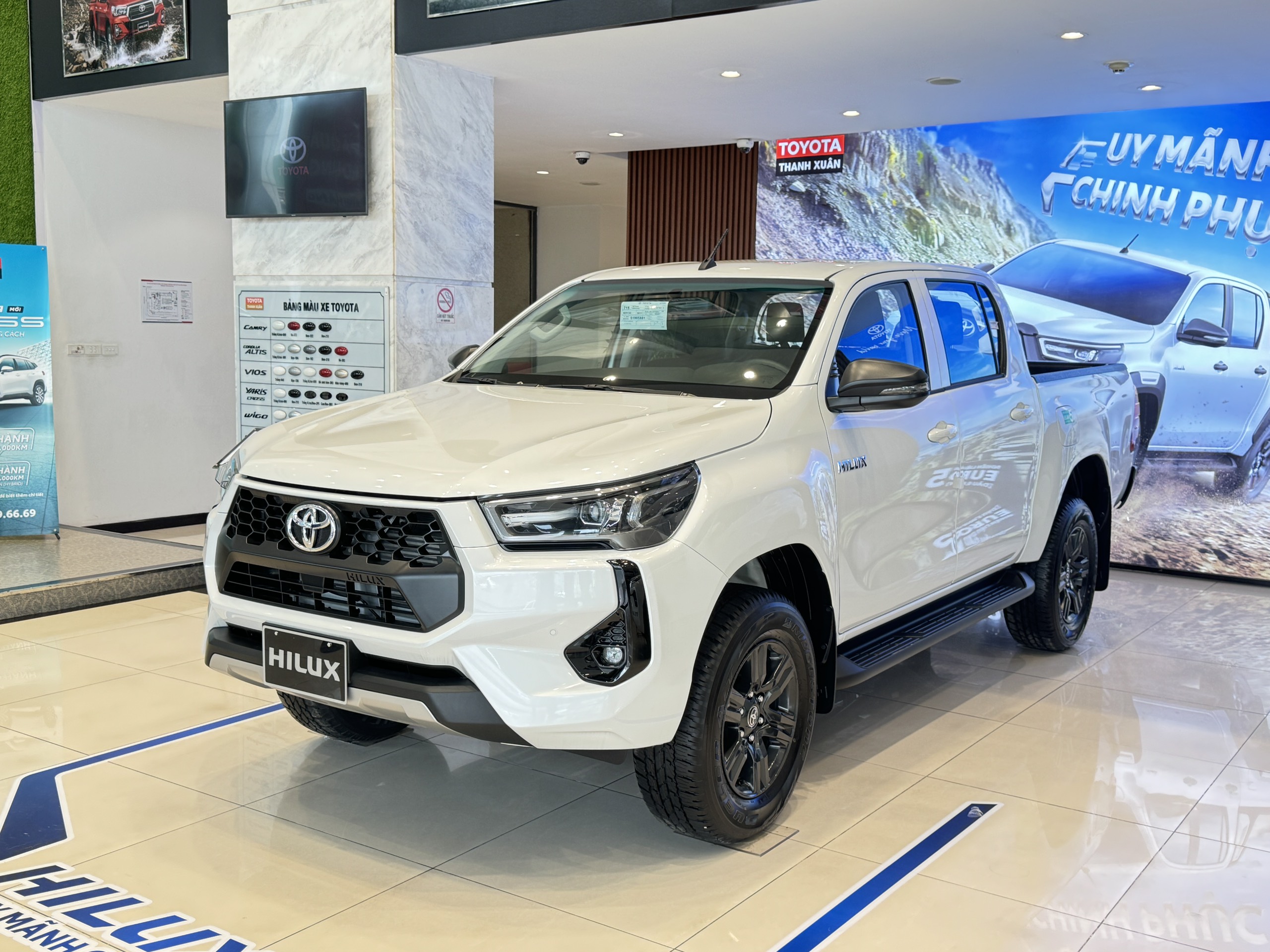 Thiết Kế Ngoại Thất Toyota Hilux 2025: Thay Đổi Mạnh Mẽ & Phong Cách Hầm Hố