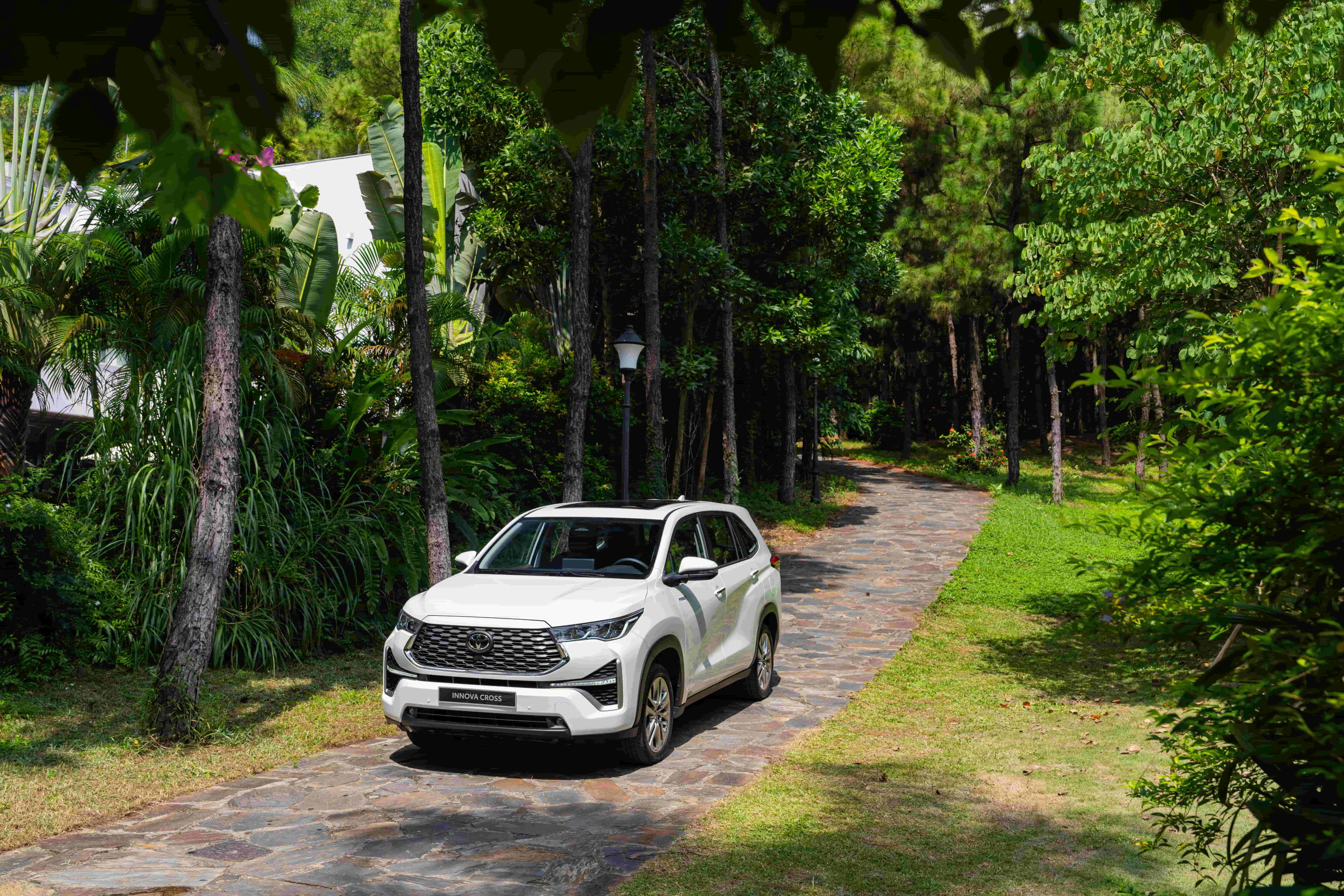 Ưu nhược điểm của Toyota Innova Cross: Nên mua hay không?