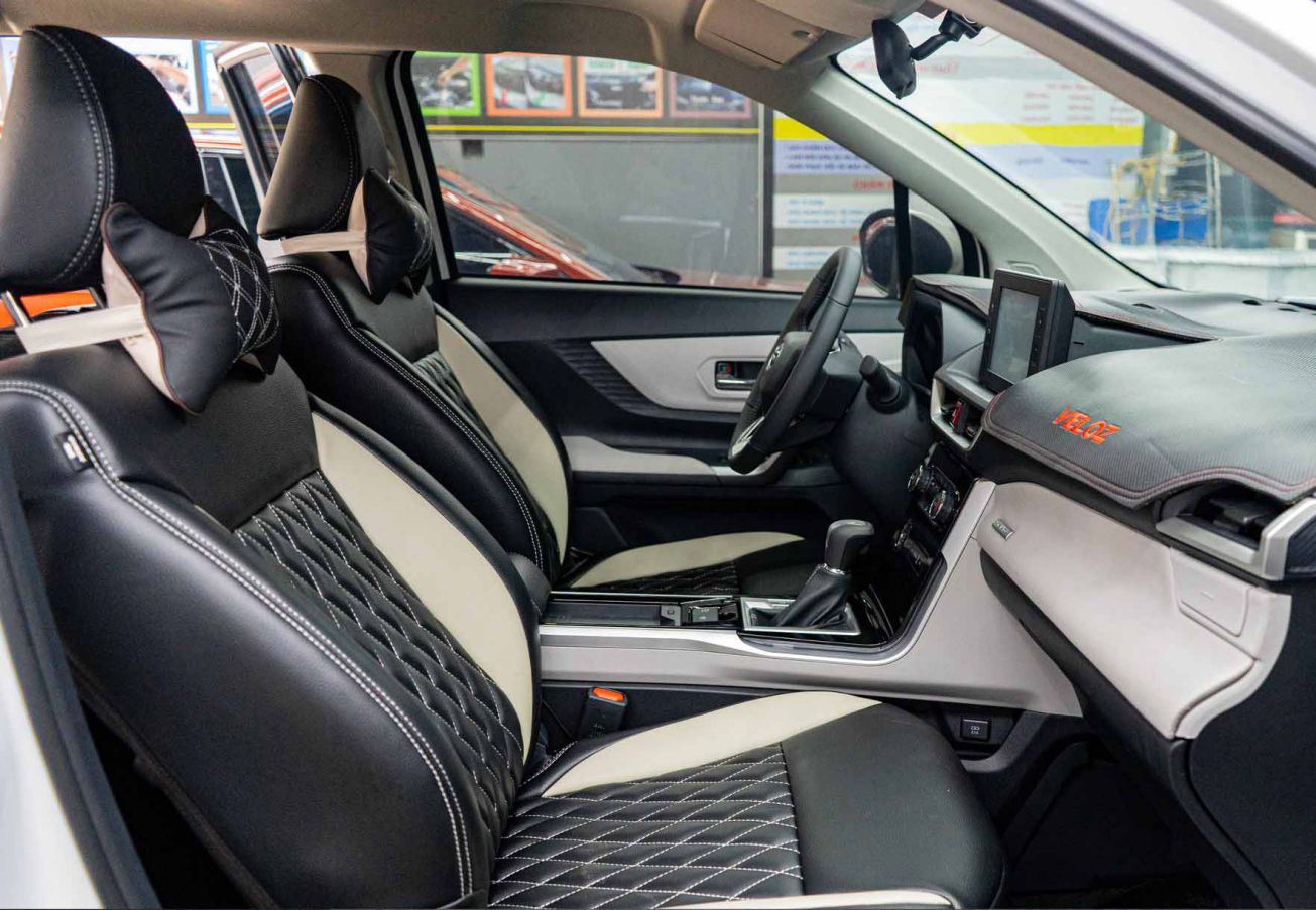 Nội Thất và Tiện Nghi Toyota Veloz 5 Chỗ: Rộng Rãi và Thoải Mái (Mô tả: Khám phá không gian nội thất của Veloz 5 chỗ, đánh giá sự rộng rãi, thoải mái, thiết kế bảng điều khiển, chất liệu ghế, hệ thống giải trí và các tiện nghi khác.)