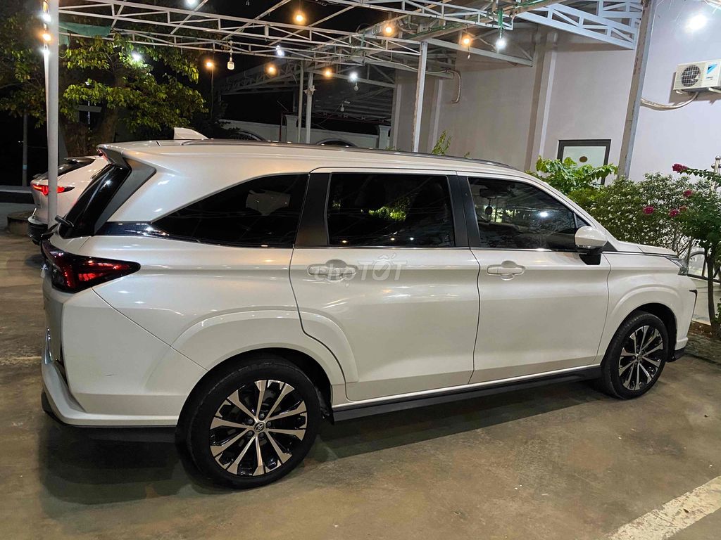 Địa Chỉ Mua Bán Xe Toyota Veloz Cross 2022 Cũ Uy Tín: Lựa Chọn Sàn Giao Dịch và Đại Lý