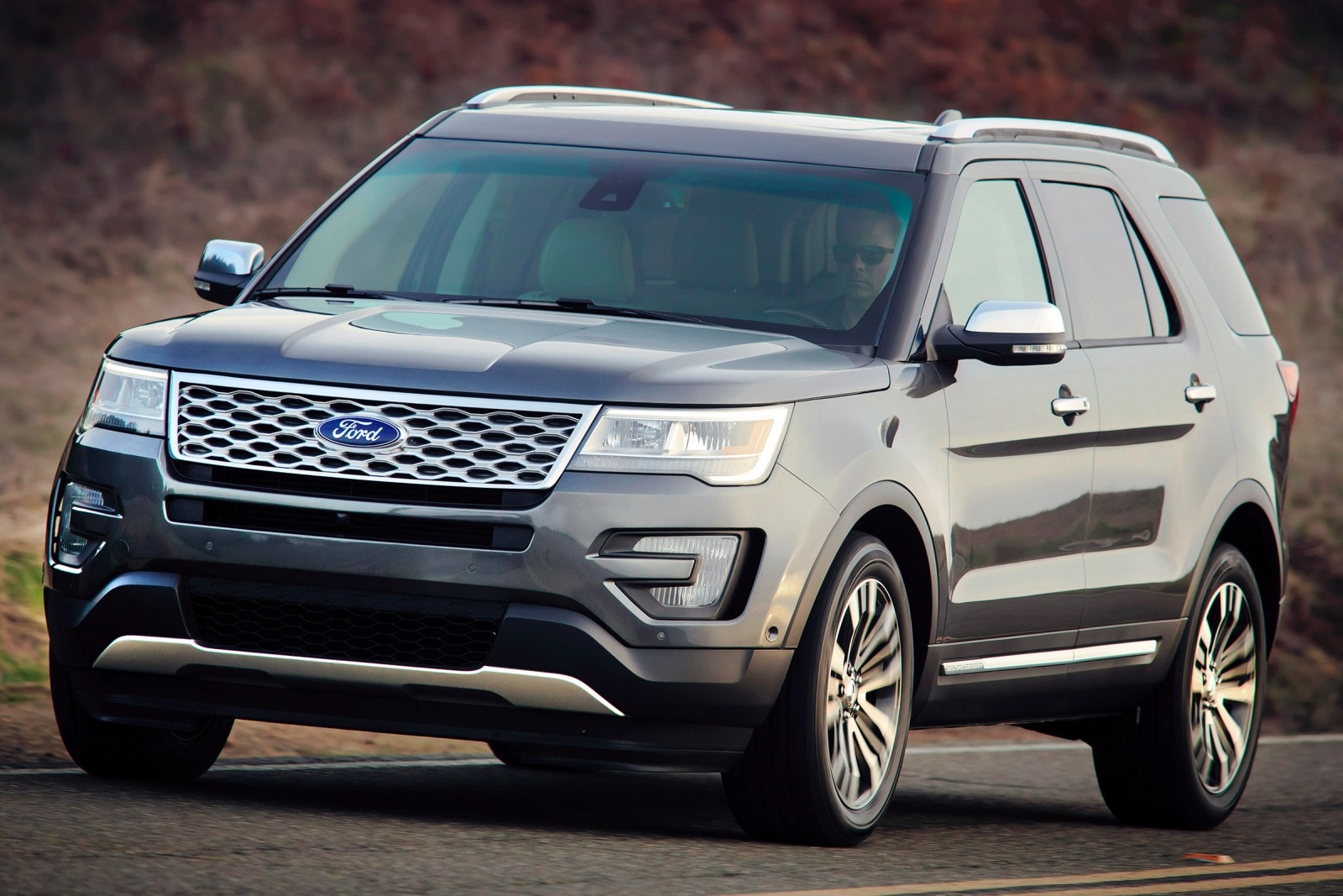 2016 ford explorer - Hình 1