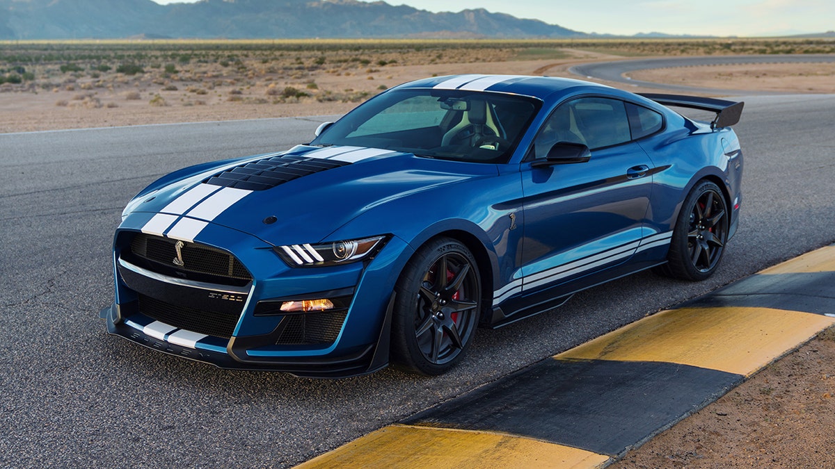 2020 ford mustang - Hình 2