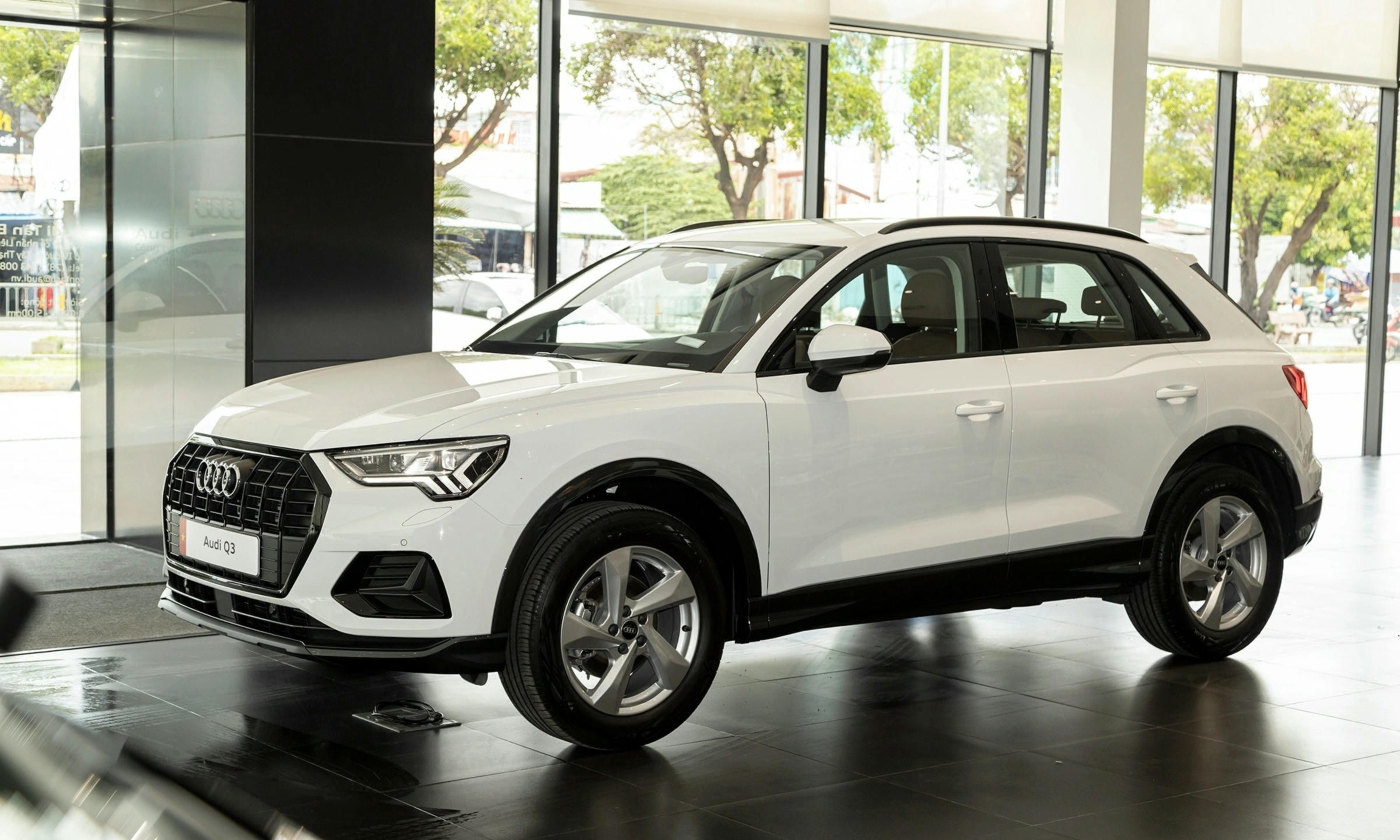 audi q3 gia - Hình 4
