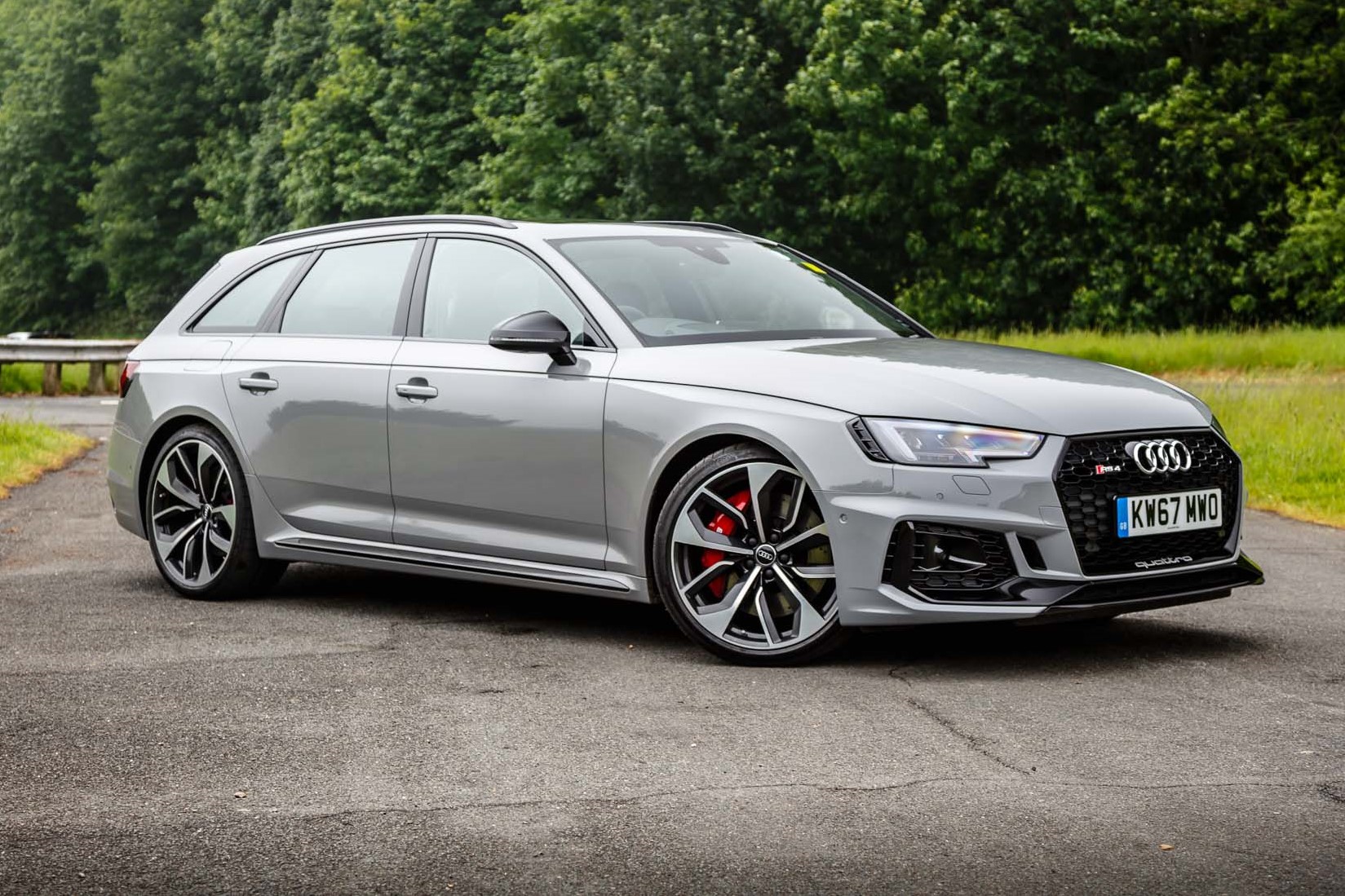 audi rs4 - Hình 3