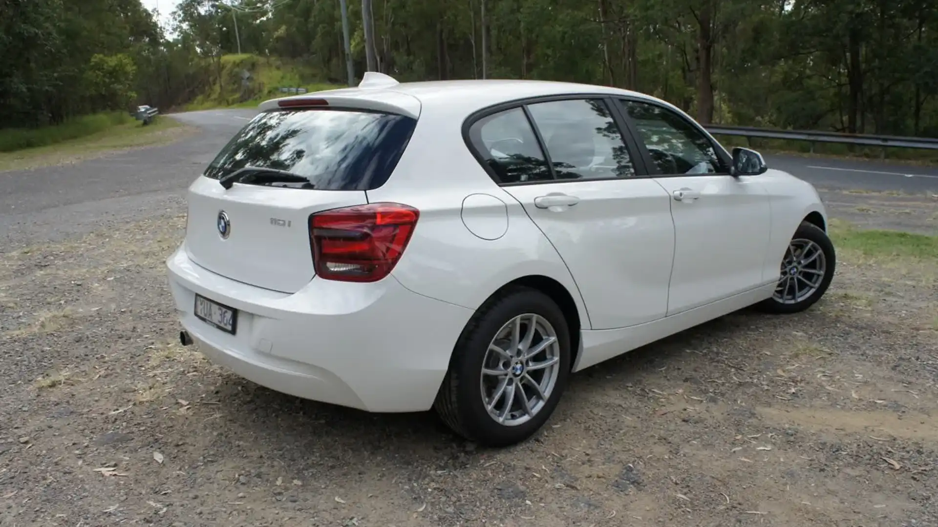 bmw 116i - Hình 2