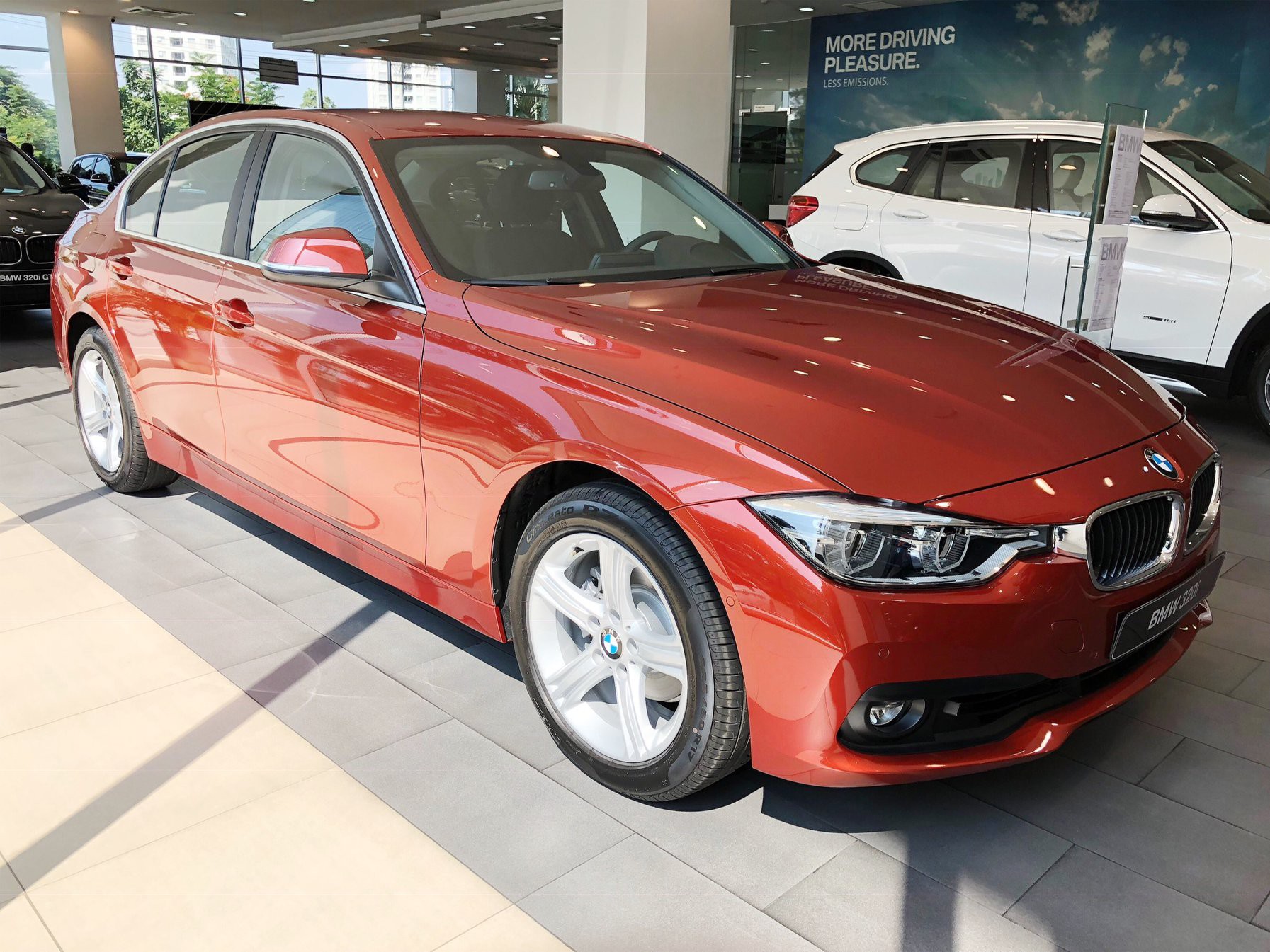 bmw 320i 2018 - Hình 2