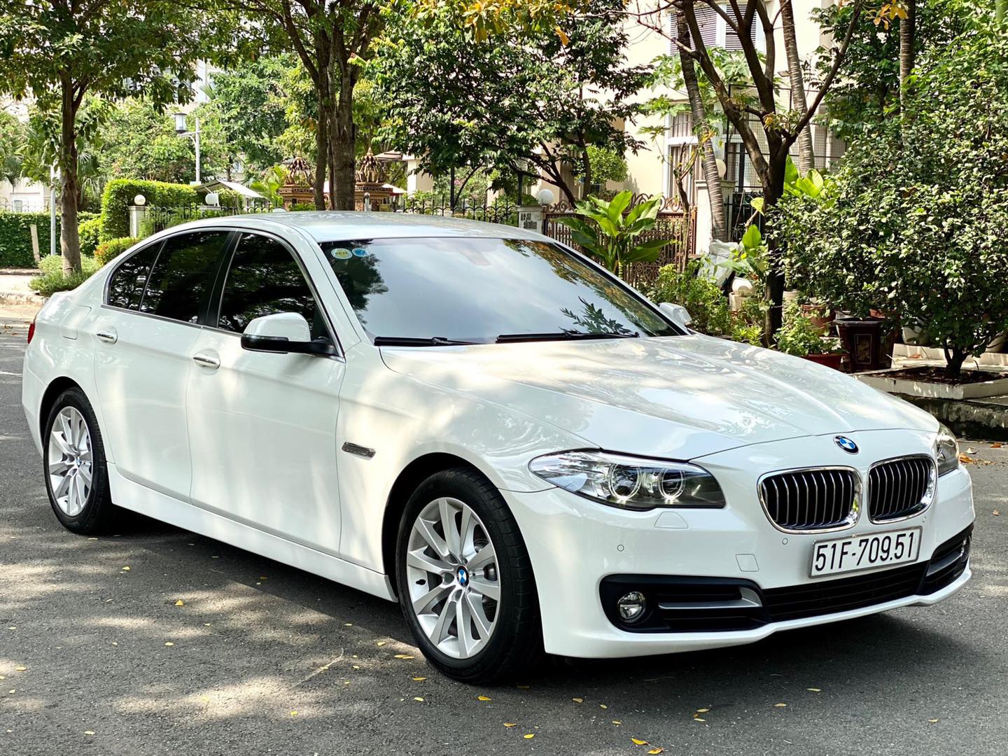 BMW 520i 2016: Biểu Tượng Sedan Hạng Sang Với Sức Hút Vượt Thời Gian 4 bmw 520i 2016 - Hình 2